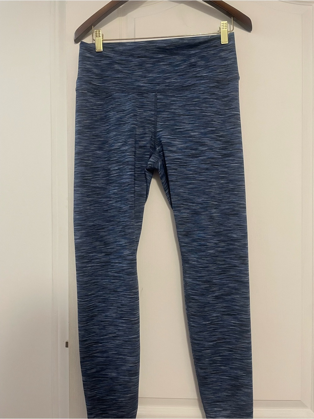 NWOT Old Navy Active Blue Striped Leggings, Size Large